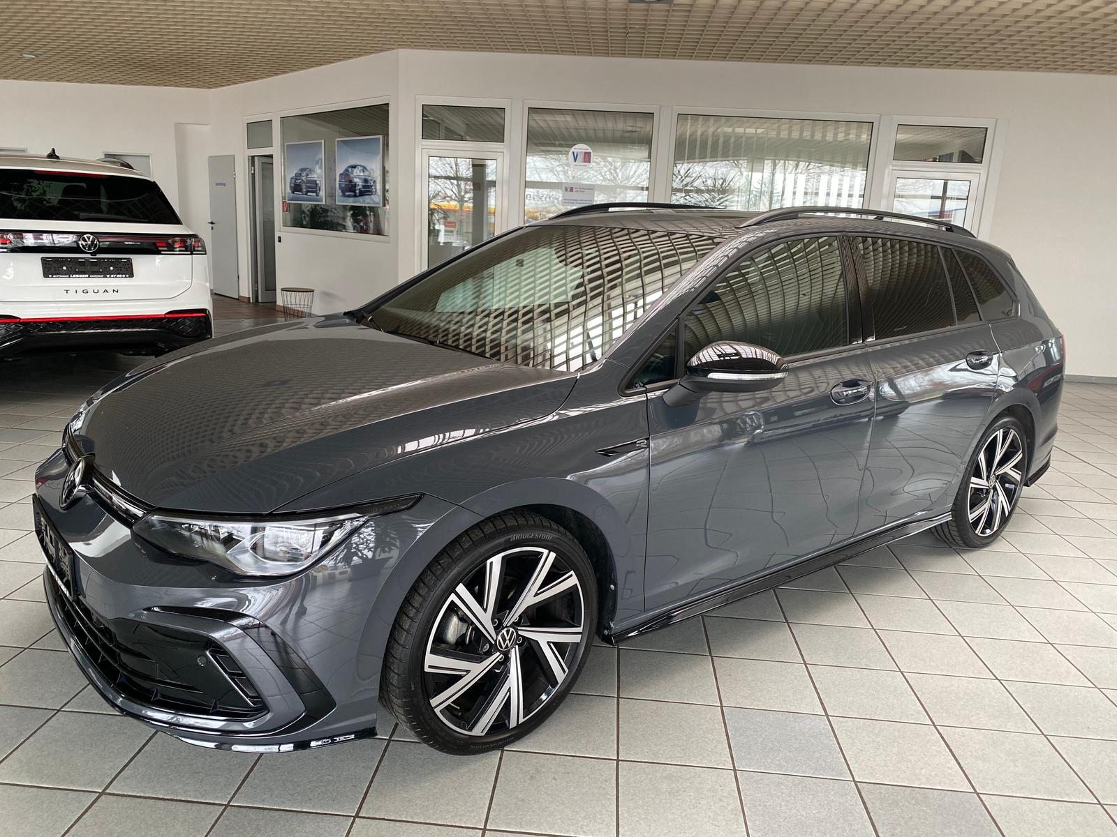 Volkswagen Golf 1.5 eTSI R-Line*NAVI*AHK*PANO*RFK*ACC*Black