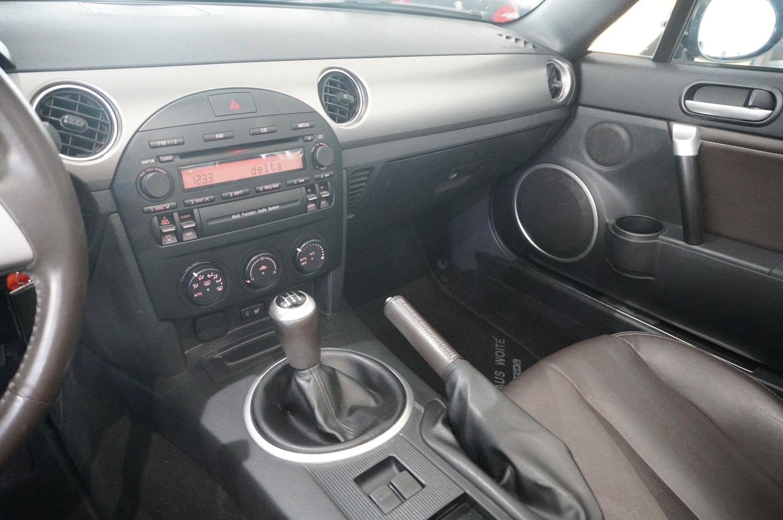 Fahrzeugabbildung Mazda MX-5 1.8 NISEKO ROADSTER SPORT/SHZ/NEBEL/MULTI.