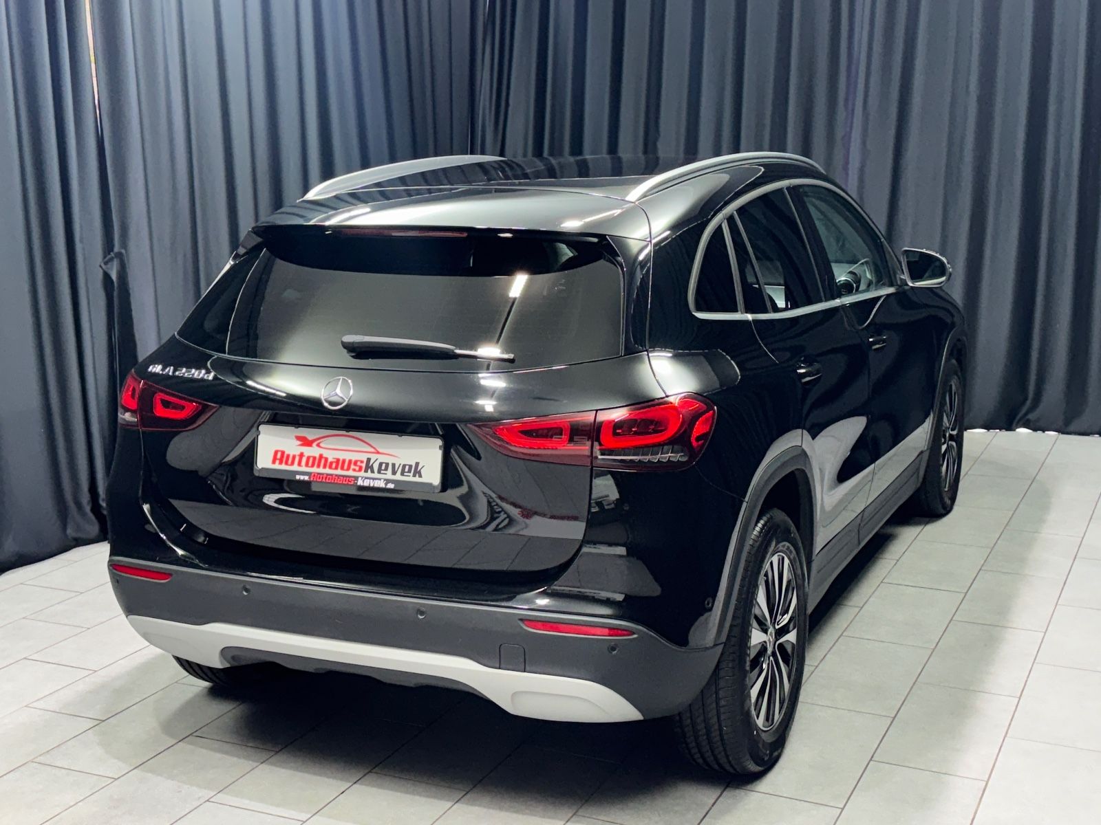 Fahrzeugabbildung Mercedes-Benz GLA 220d|AUTOMATIK|NAVI|LED-SCHEINWERFER|