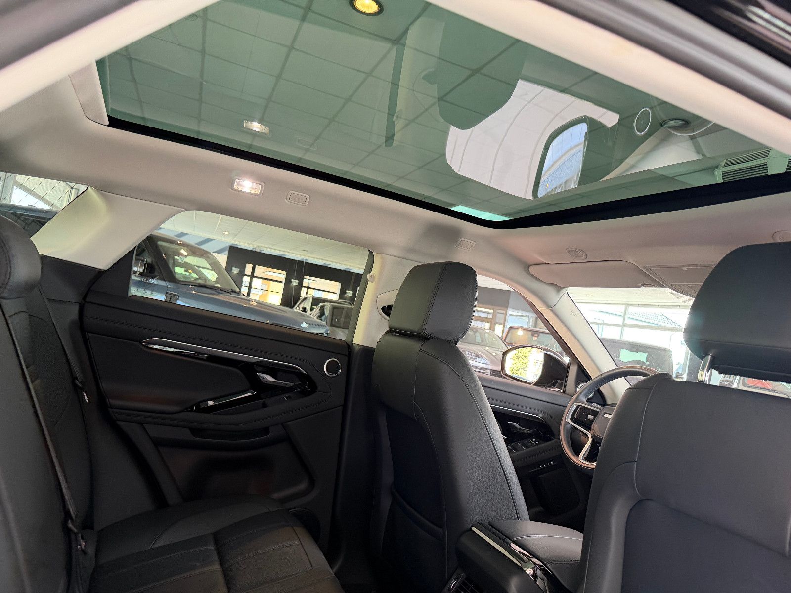 Fahrzeugabbildung Land Rover Evoque R-Dynamic SE/PANORAMA/MERIDIAN/KAMERA