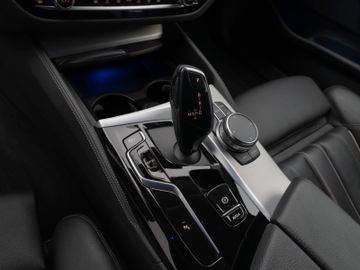 Fahrzeugabbildung BMW 530d Luxury Line Kamera DAB HiFi Stop&Go Alarm