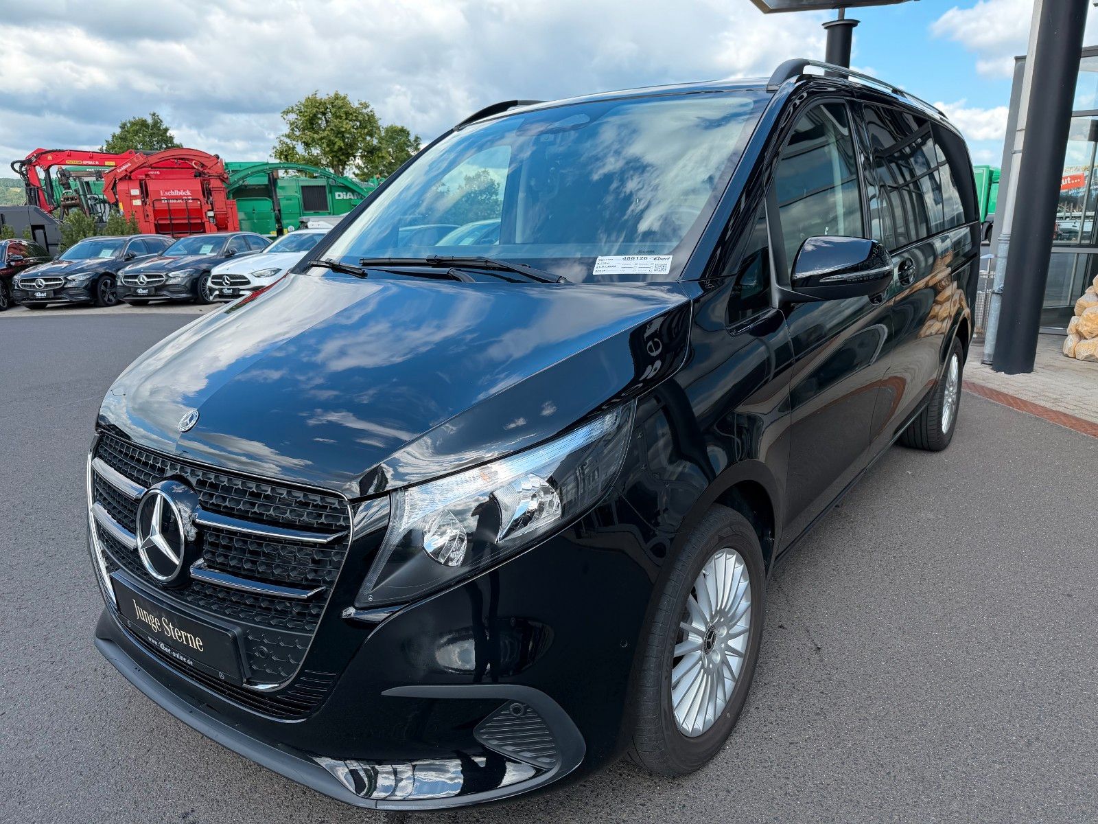 Fahrzeugabbildung Mercedes-Benz V 220 d DISTRONIC AHK2,5to 7Sitze