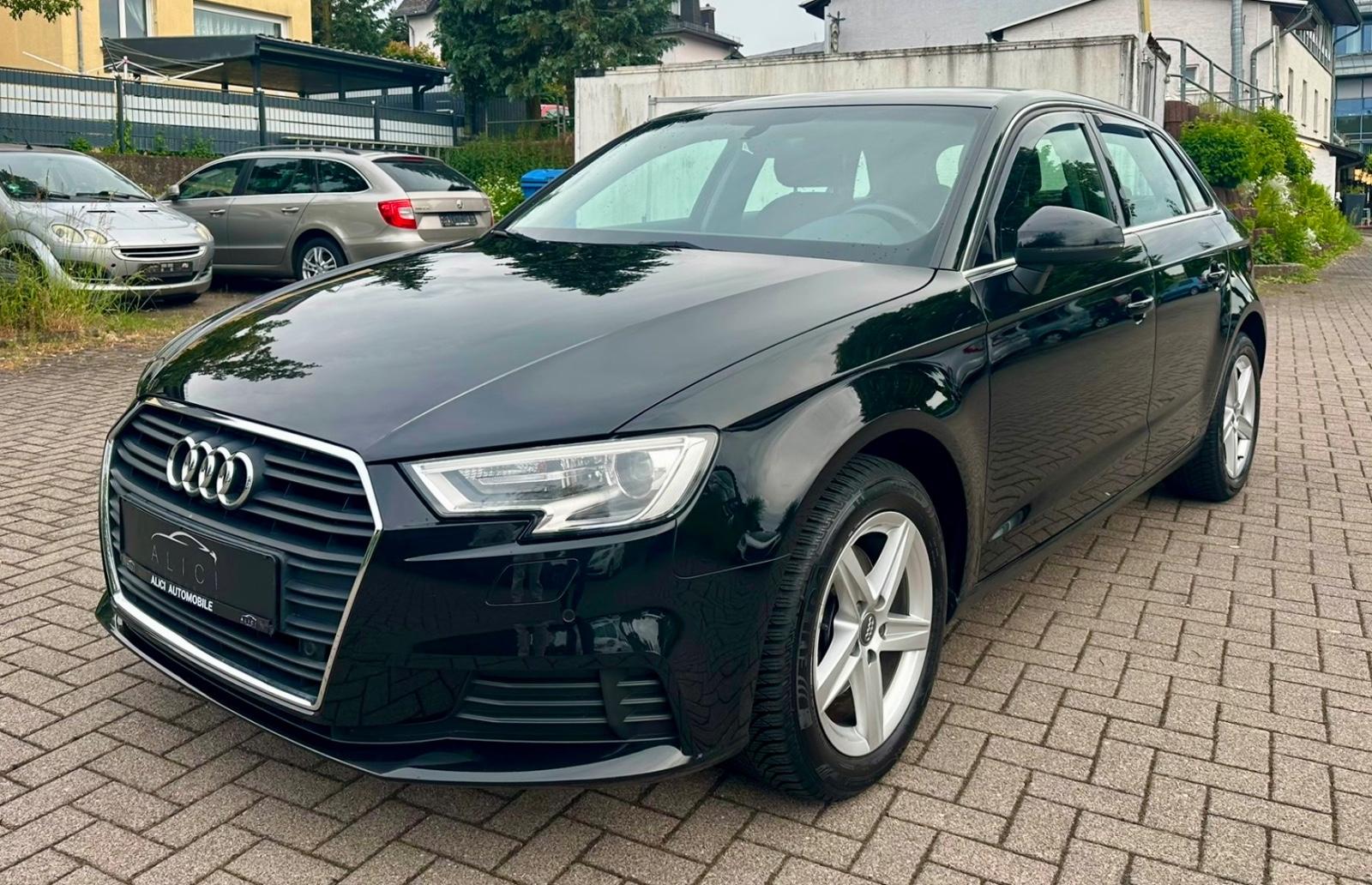 Audi A3 Sportback Sport 30 TFSI / NAV / PDC