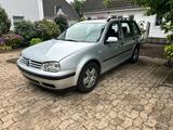 Volkswagen VW Golf Variant 2. Hand Rentnerfahrzeug - Volkswagen aus 2002: Kombi