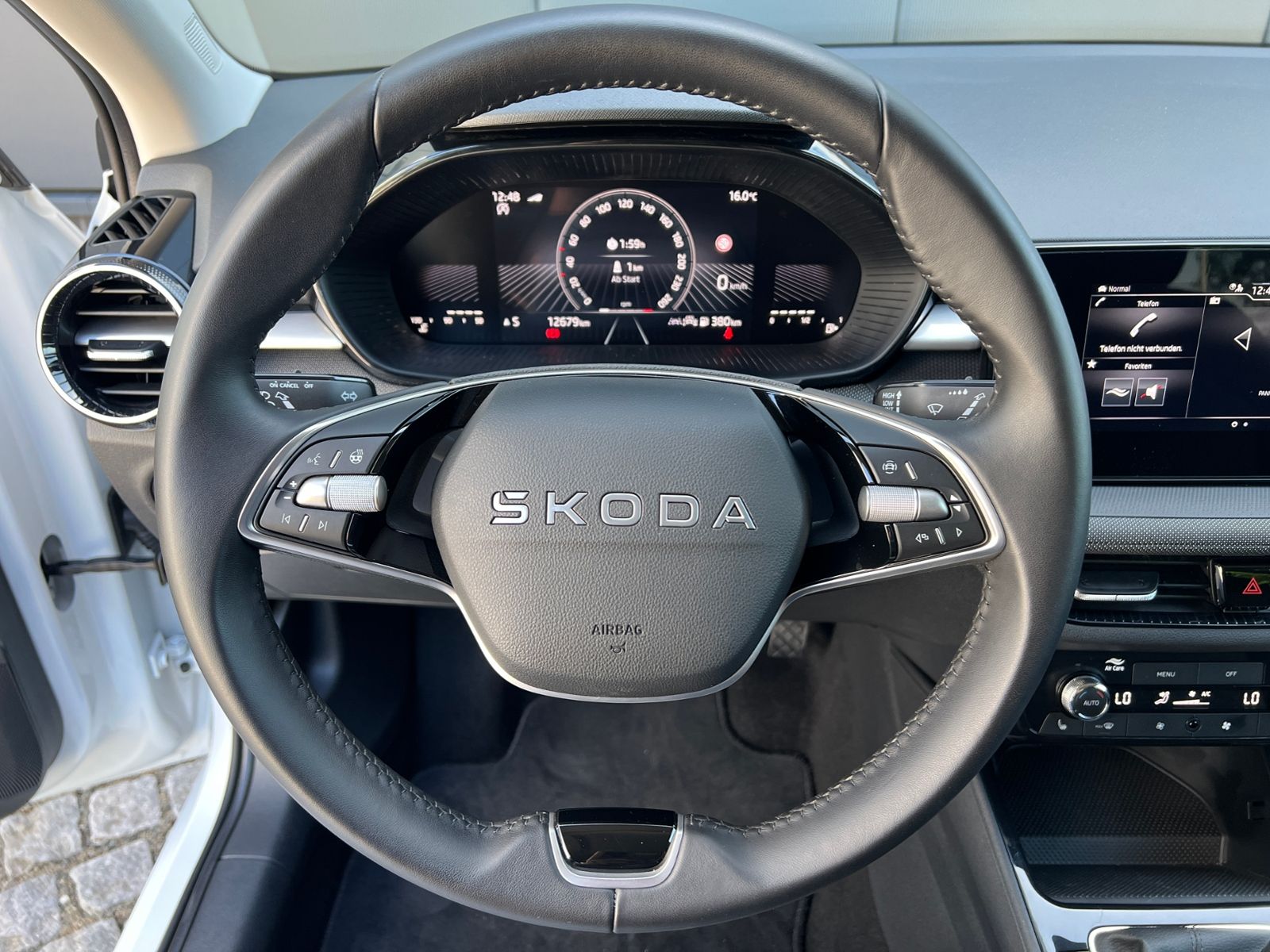 Fahrzeugabbildung SKODA Fabia Selection Tour 1.0 TSI *Vorb. AHK, LED, Ka