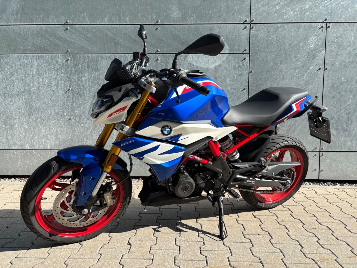 Fahrzeugabbildung BMW G 310 R Style Sport weiß rot blau