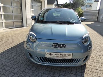 Fiat 500e C Icon, Park Paket, Winter Paket, 17 Zoll