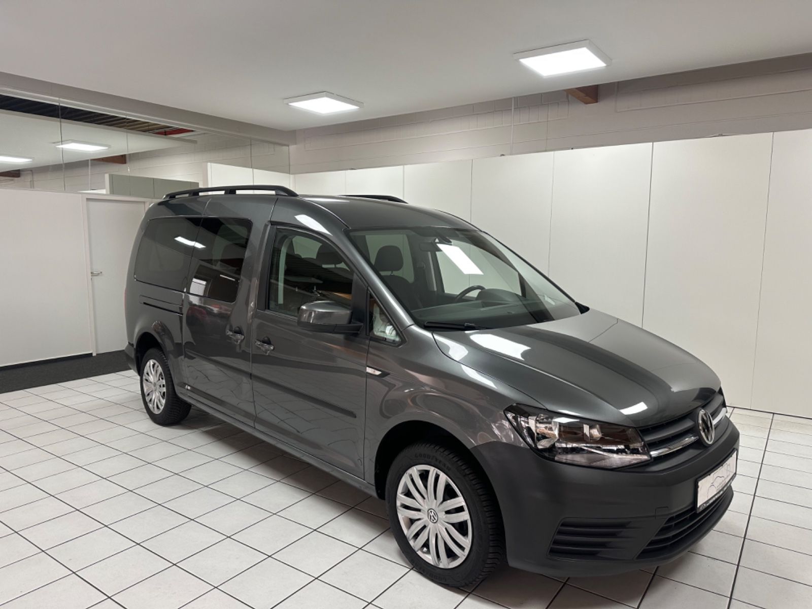 Fahrzeugabbildung Volkswagen Caddy PKW Maxi Trendline BMT *110KW, AHK*