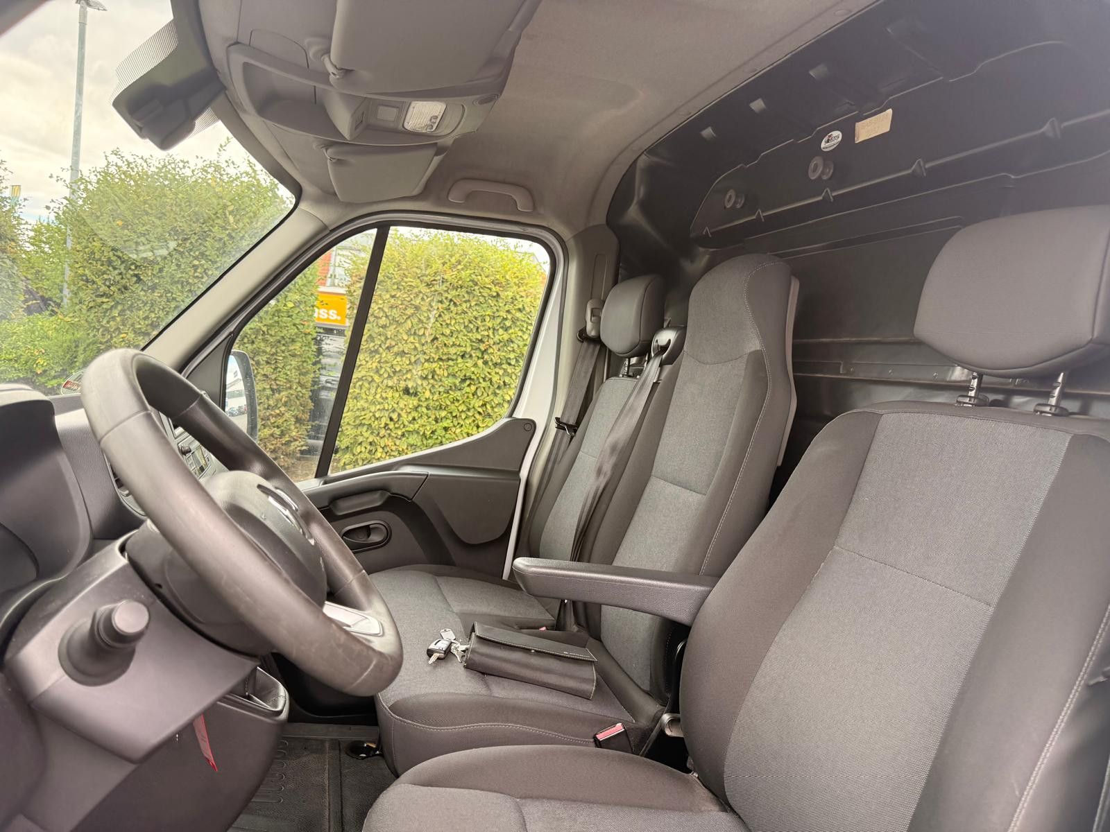 Fahrzeugabbildung Renault Master III Kasten L2H2 HKa 3,5t/1.HAND