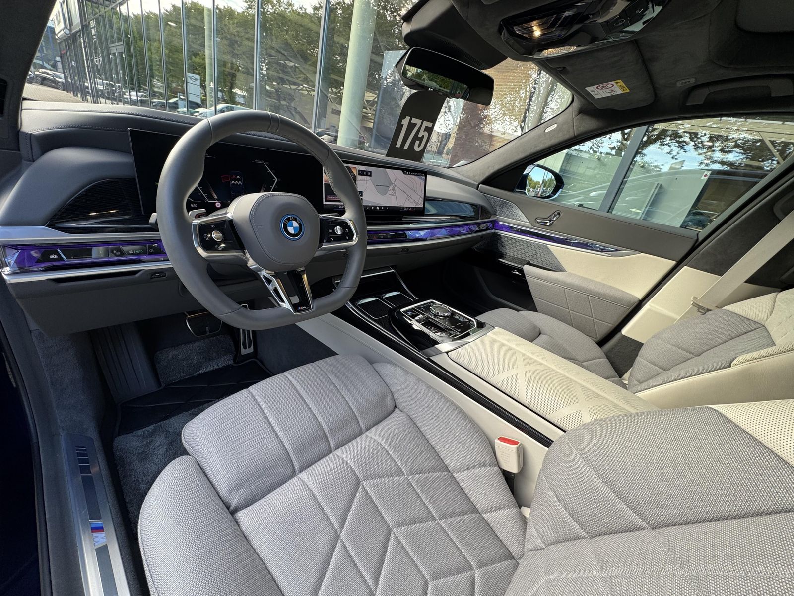 BMW i7 xDrive60 M Sport B&W AHK TV Lounge Pano Massa foto 4