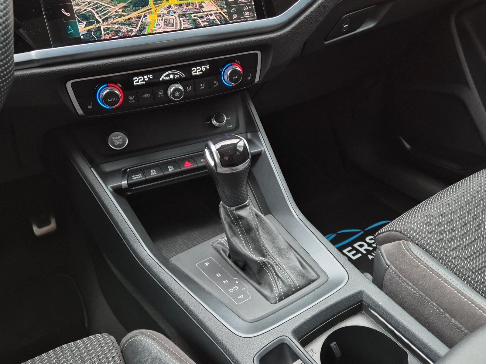 Fahrzeugabbildung Audi Q3 35 TFSI S LINE S TRONIC PANO TOTW ALLW LED