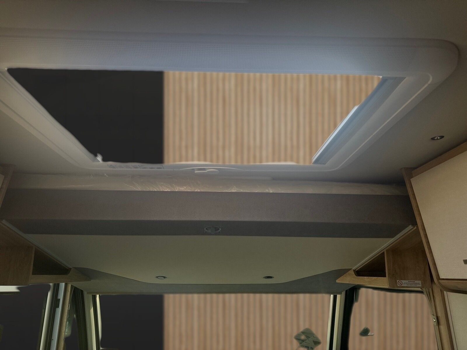 Fahrzeugabbildung Eura Mobil Integra Line IL 720 EF SAT, SOLAR, LUFTFEDERUNG