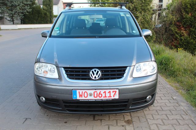 Volkswagen Touran 2.0 TDI Highline    " Aus 1. Hand "