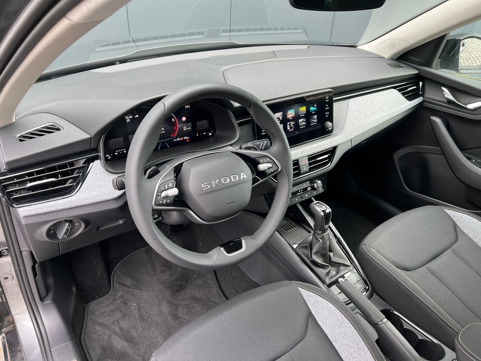 Fahrzeugabbildung SKODA Kamiq Tour 1.0 TSI DSG *AHK, ACC, 17"-LM*