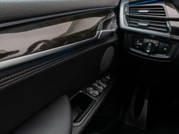 Fahrzeugabbildung BMW X5 xDr 30d M Sport Pano HUD H/K AHK Comfort 20'