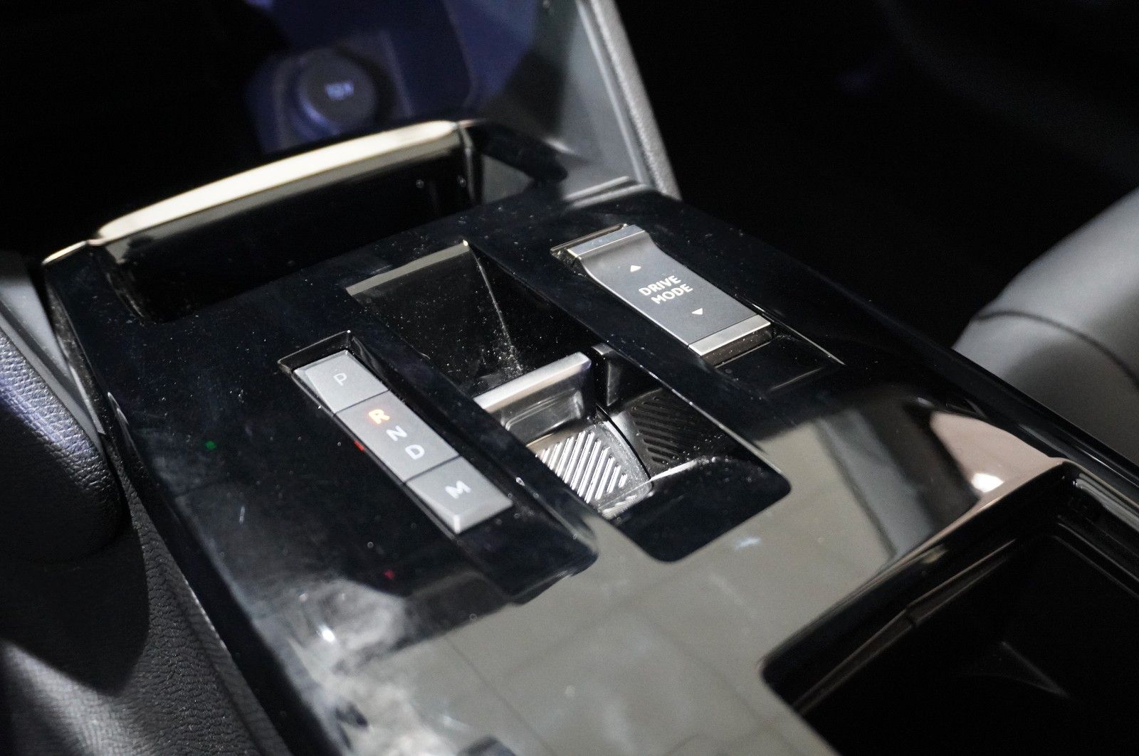 Fahrzeugabbildung Citroën C4 Lim. 1.2T PLUS NAVI/LED/KAMERA/SPORT /VIR/DAB