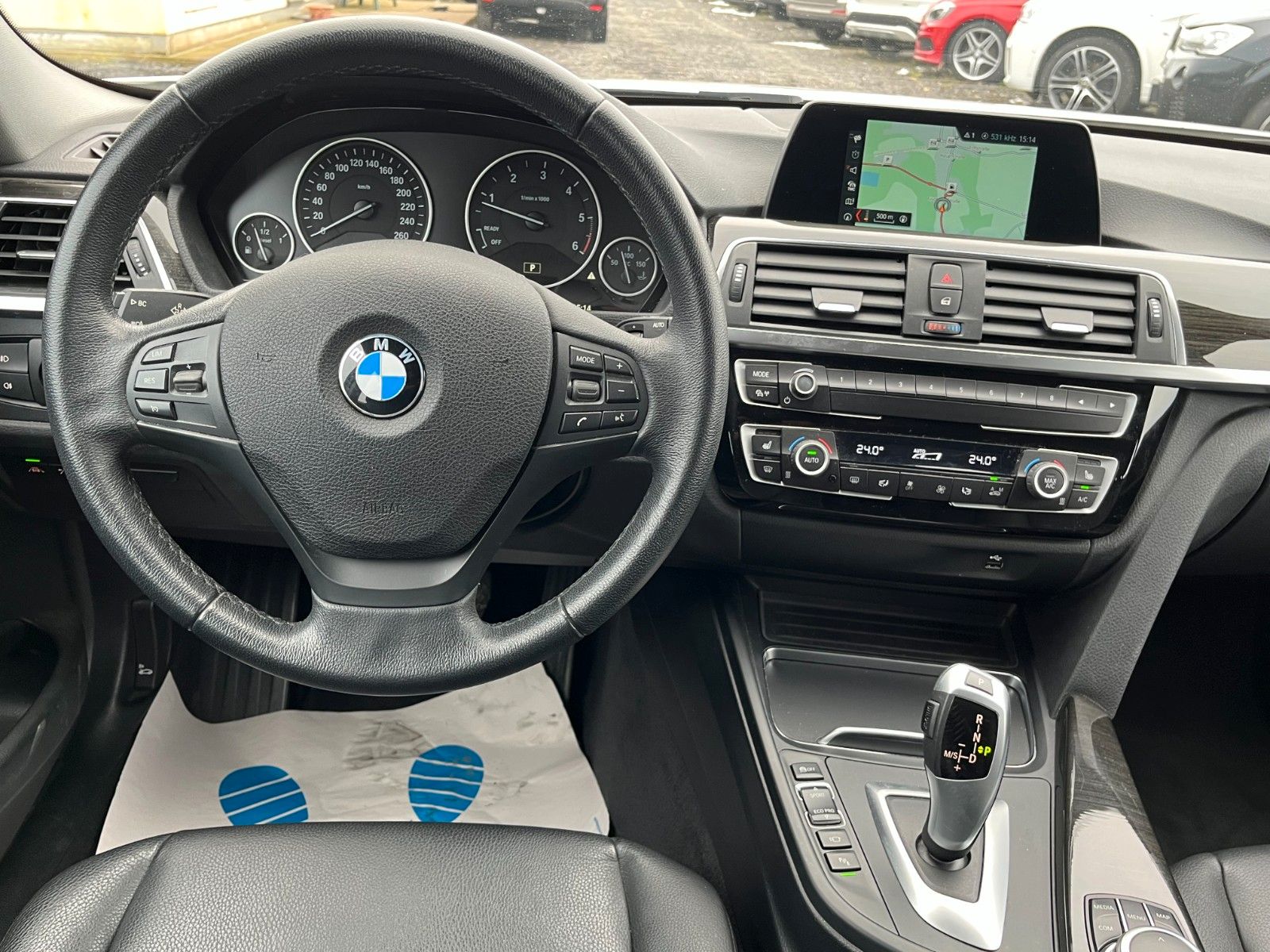 Fahrzeugabbildung BMW 318d Tour Aut. Navi Leder LED AHK HUD Surround V