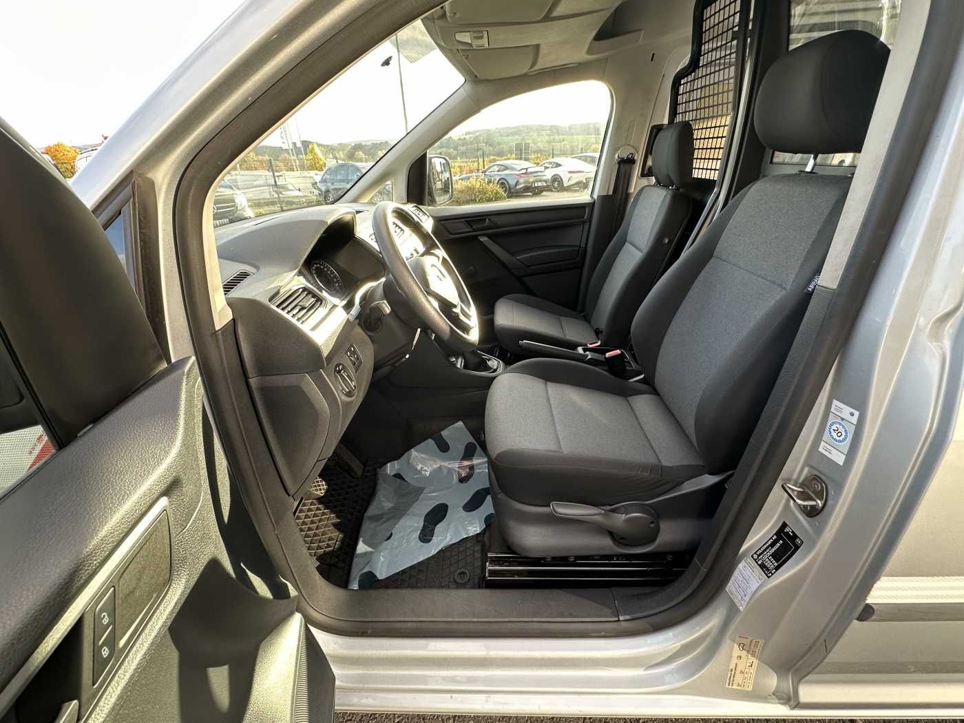Fahrzeugabbildung Volkswagen Caddy 1.6 TDI Klima Navi 8Räder Trennwand klappb