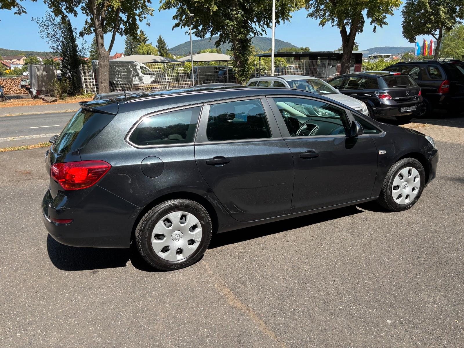 Opel Astra 2012 — photo 6