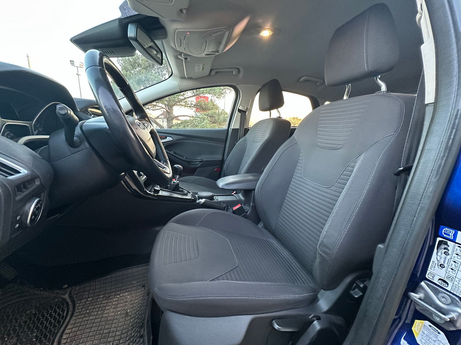 Fahrzeugabbildung Ford Focus Lim. Titanium