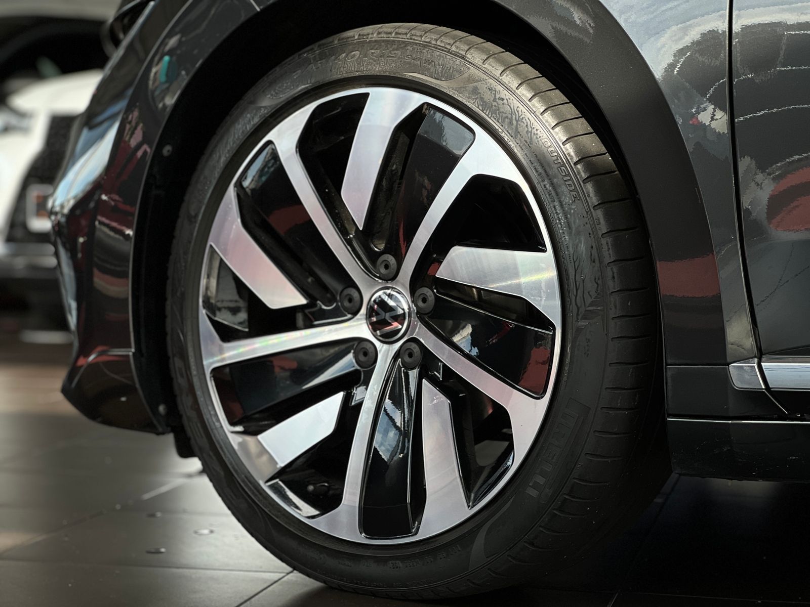Fahrzeugabbildung Volkswagen Arteon R-Line Massage SHZ NAVI Full Link