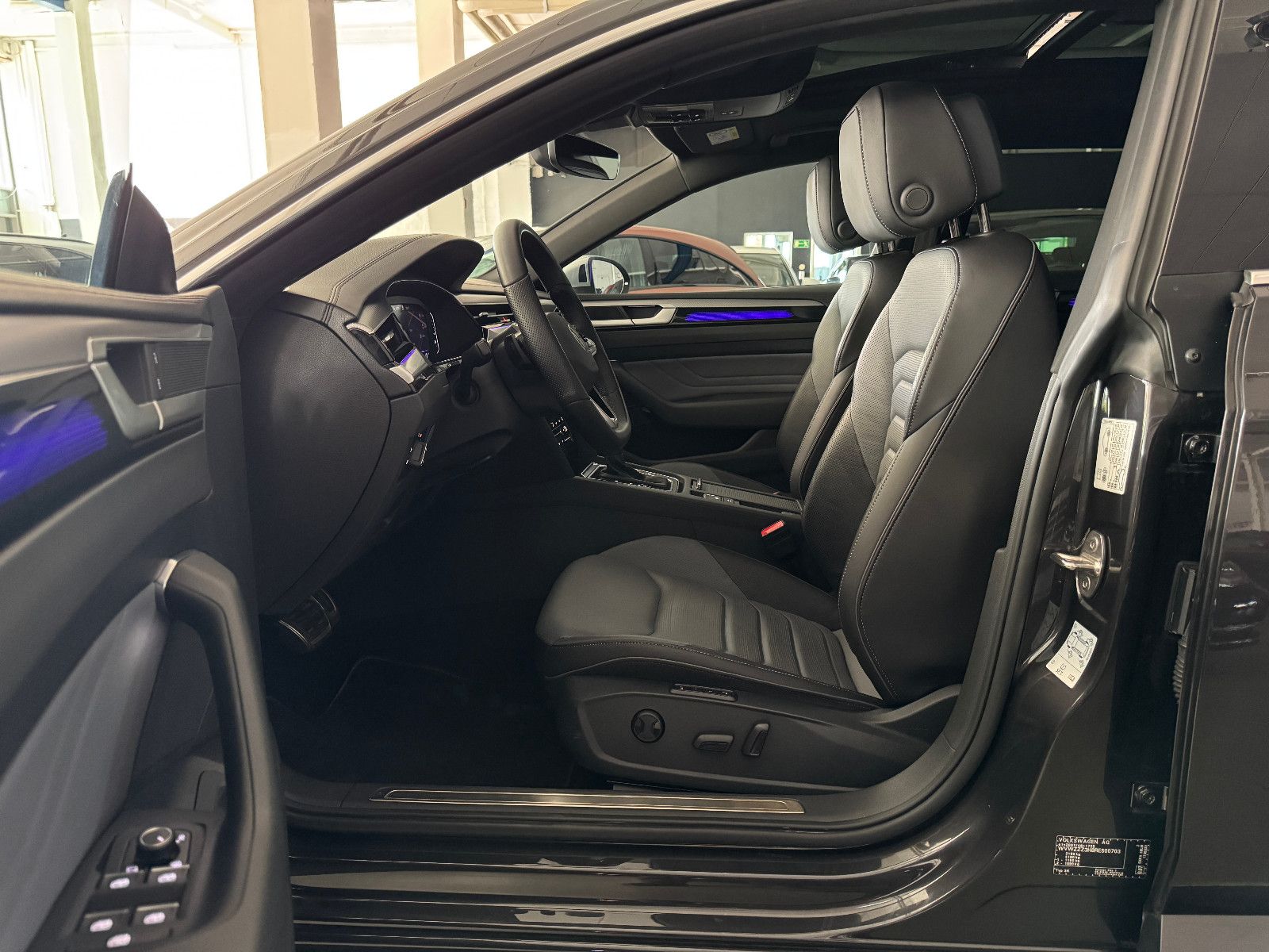 Fahrzeugabbildung Volkswagen ARTEON SB DSG ELEGANCE PANO IQ-LIGHT VW GARANTIE