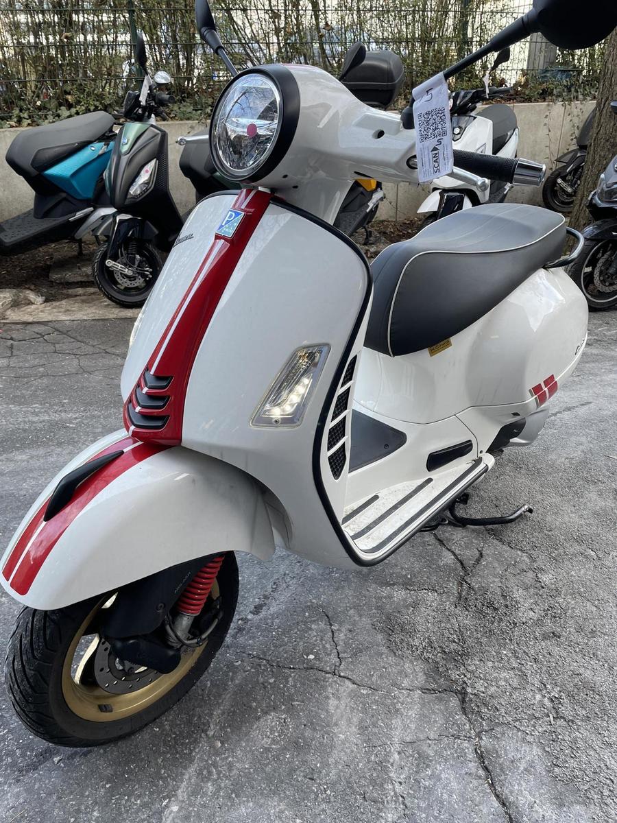Vespa GTS 300 ABS ASR Racing Sixties limitiert