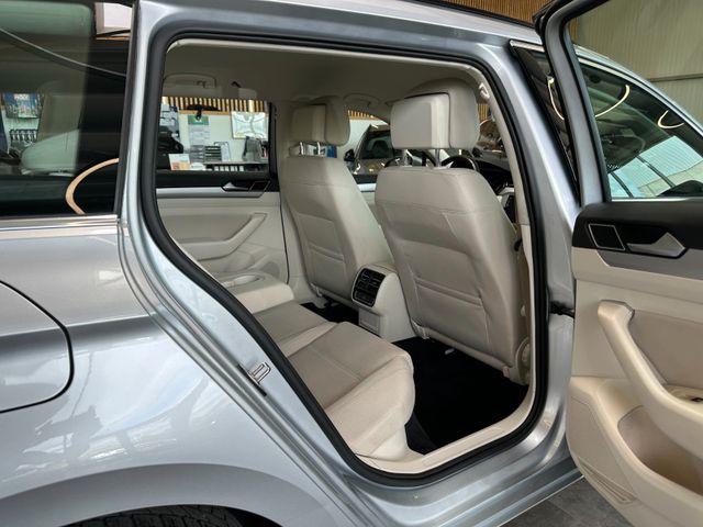 MYAUTOCENTER – Gebraucht- und Jahreswagen mit Werkstattservice in Pfaffenhofen Volkswagen Passat Variant Comfortline *Navi*AHK*Kamera*