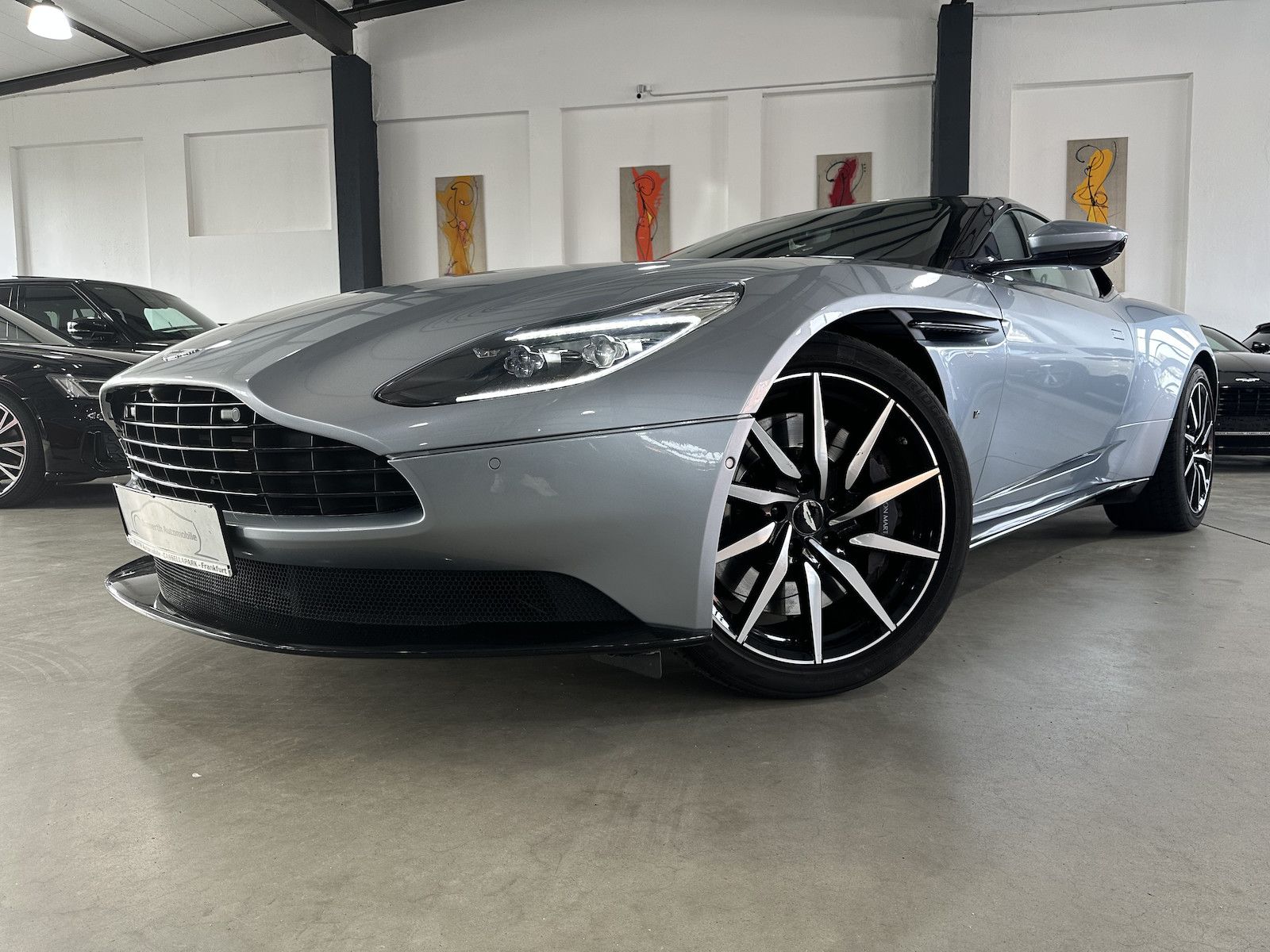 Fahrzeugabbildung Aston Martin DB11 V 12 AML Special Colour/Black-Tech-Pack/
