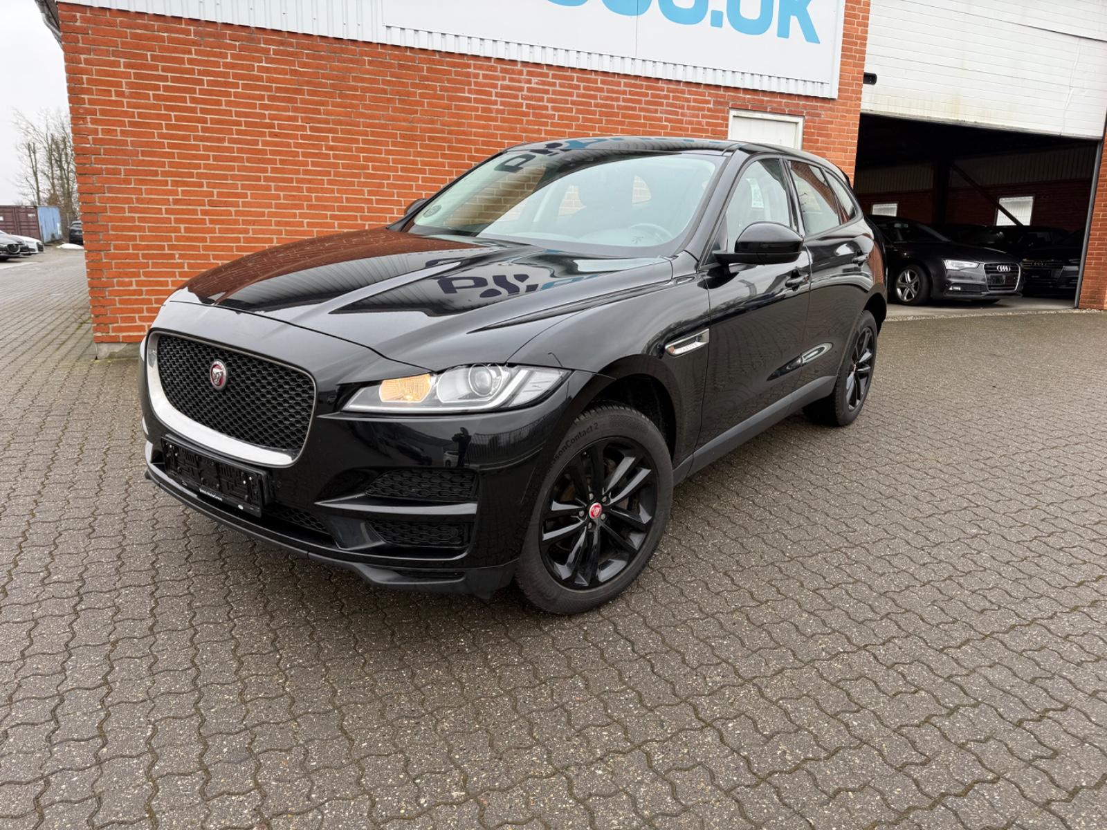 Jaguar F-Pace Pure, 2.0 180PS 5 Doors 2WD, 1. HAND,