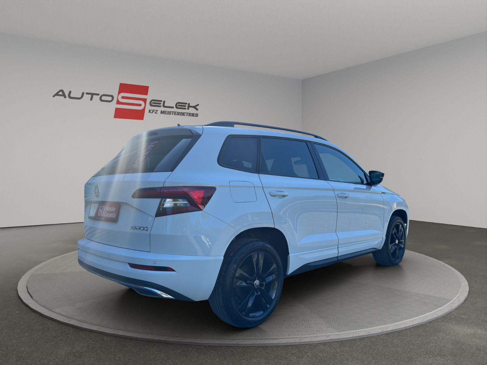 Fahrzeugabbildung SKODA KAROQ SPORTLINE DSG LED AHK APP KAMERA