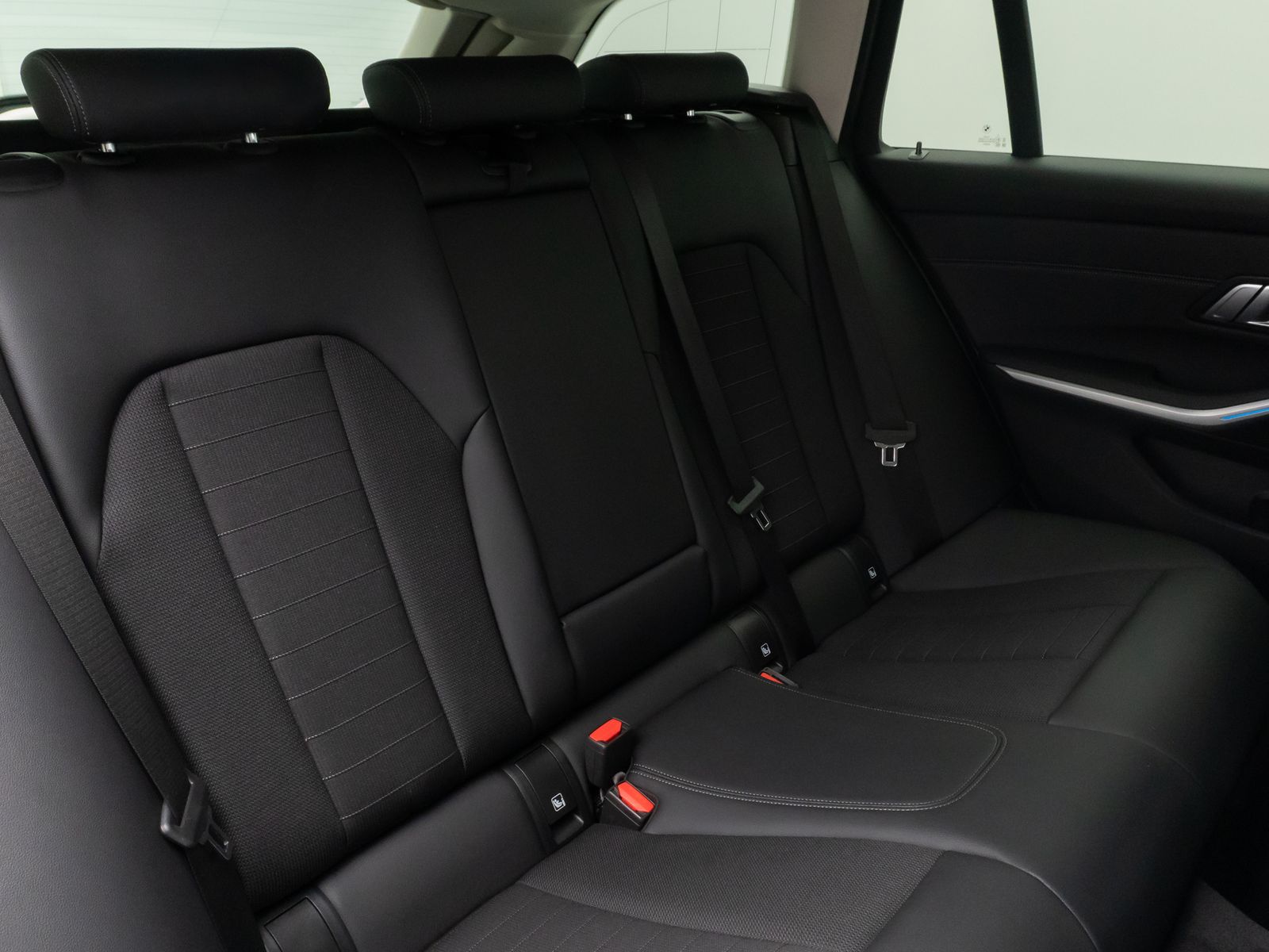 Fahrzeugabbildung BMW 320i DAB Leder MSport AHK Lenkradheizung Sport