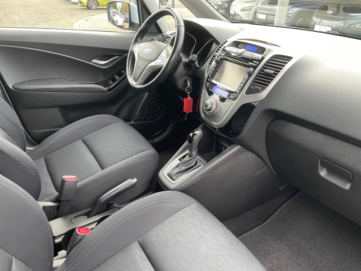 Fahrzeugabbildung Hyundai ix20 1.6 Space Plus Allwetter Navigation Kamera