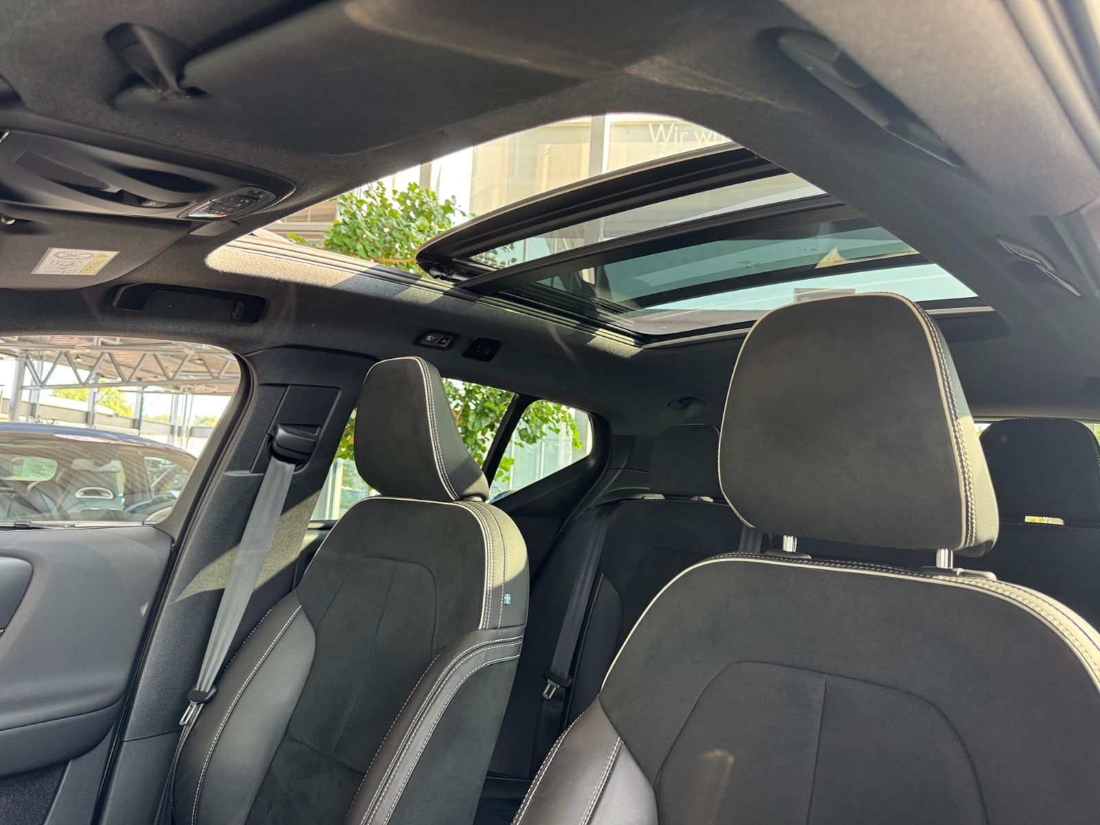 Fahrzeugabbildung Volvo XC40 R Design 2WD PANO LED NAVI SHZ