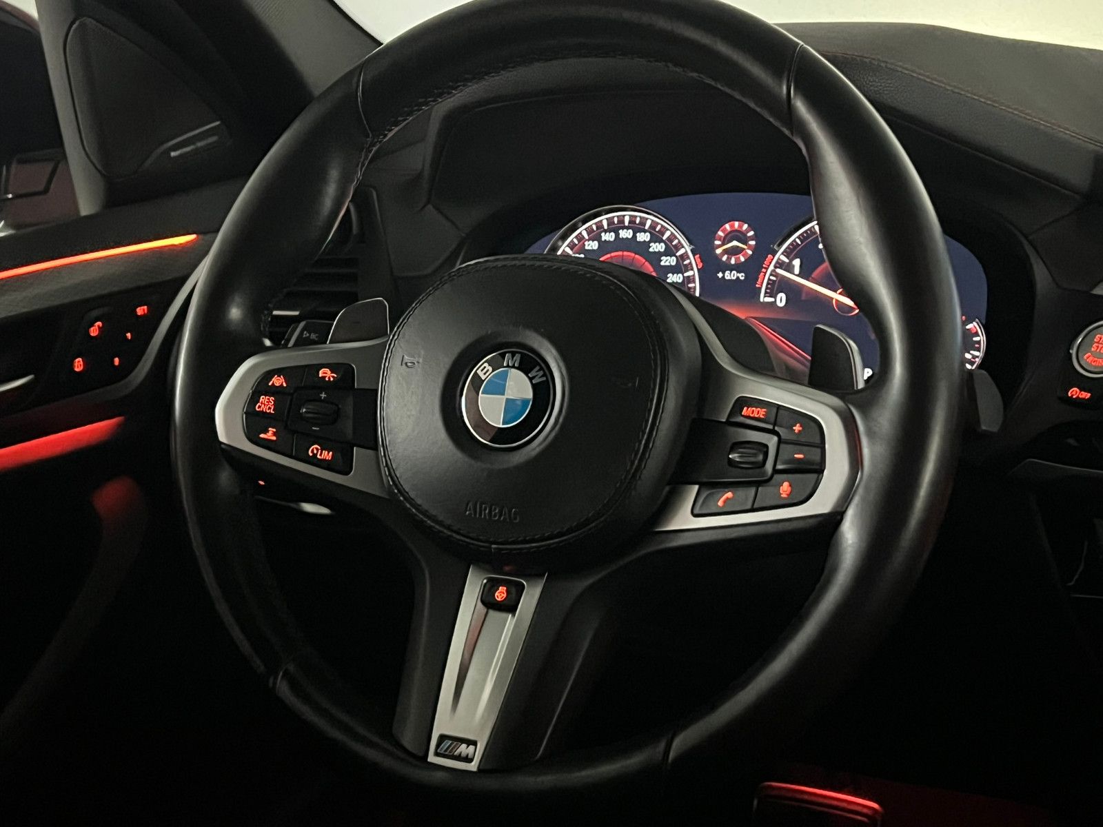 Fahrzeugabbildung BMW X4 xDrive 30 i M SPORT/AHK/ACC/LED/H&K/PANO/STHZ