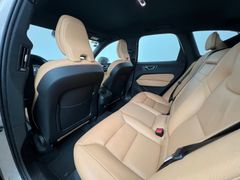 VOLVO XC60 Momentum / NUR 61.tKM / 1.HD / GARANTIE / VOLVO XC60 Momentum / NUR 61.tKM / 1.HD / GARANTIE /