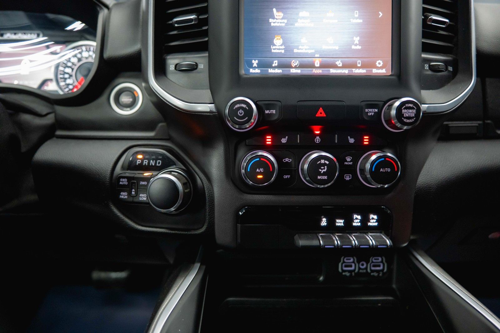 Fahrzeugabbildung Dodge RAM 5.7 V8 HEMI 4x4 OFFROAD Night-Paket Limited