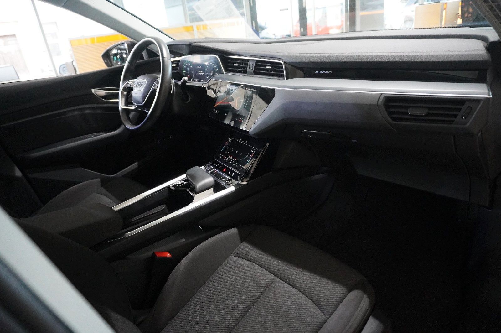 Fahrzeugabbildung Audi e-tron 50 quattro ADVANCED NAVI/LED/SPORT/SH/DAB