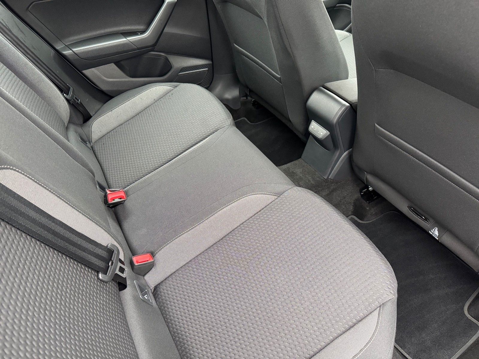 Fahrzeugabbildung Volkswagen Polo Life 1.0 TSI