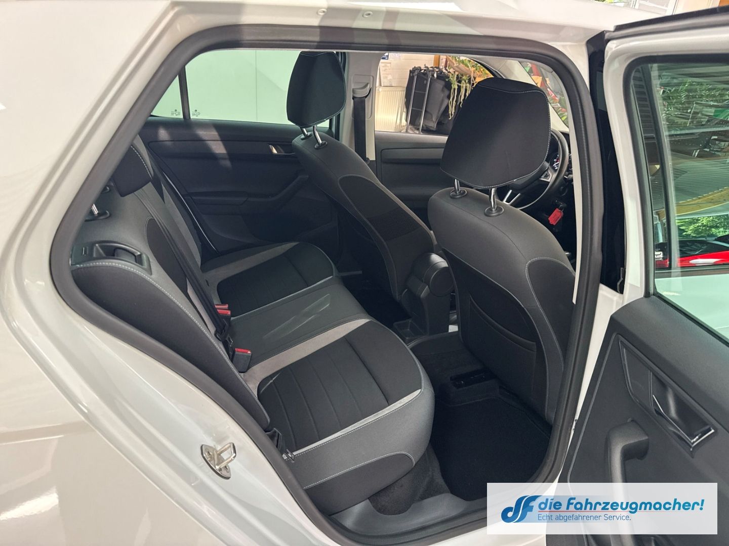 Fahrzeugabbildung SKODA Fabia Joy 1.0 MPI Sperrdiff. Klimaautom DAB SHZ