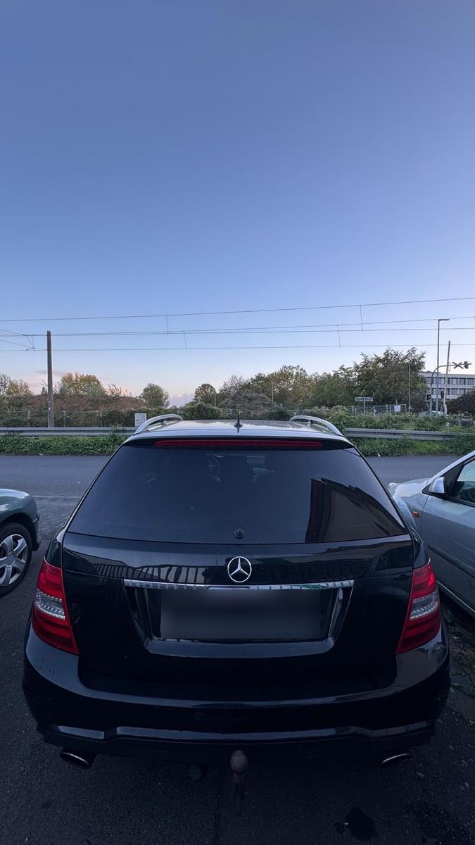 Mercedes-Benz C300 2011 — rear view