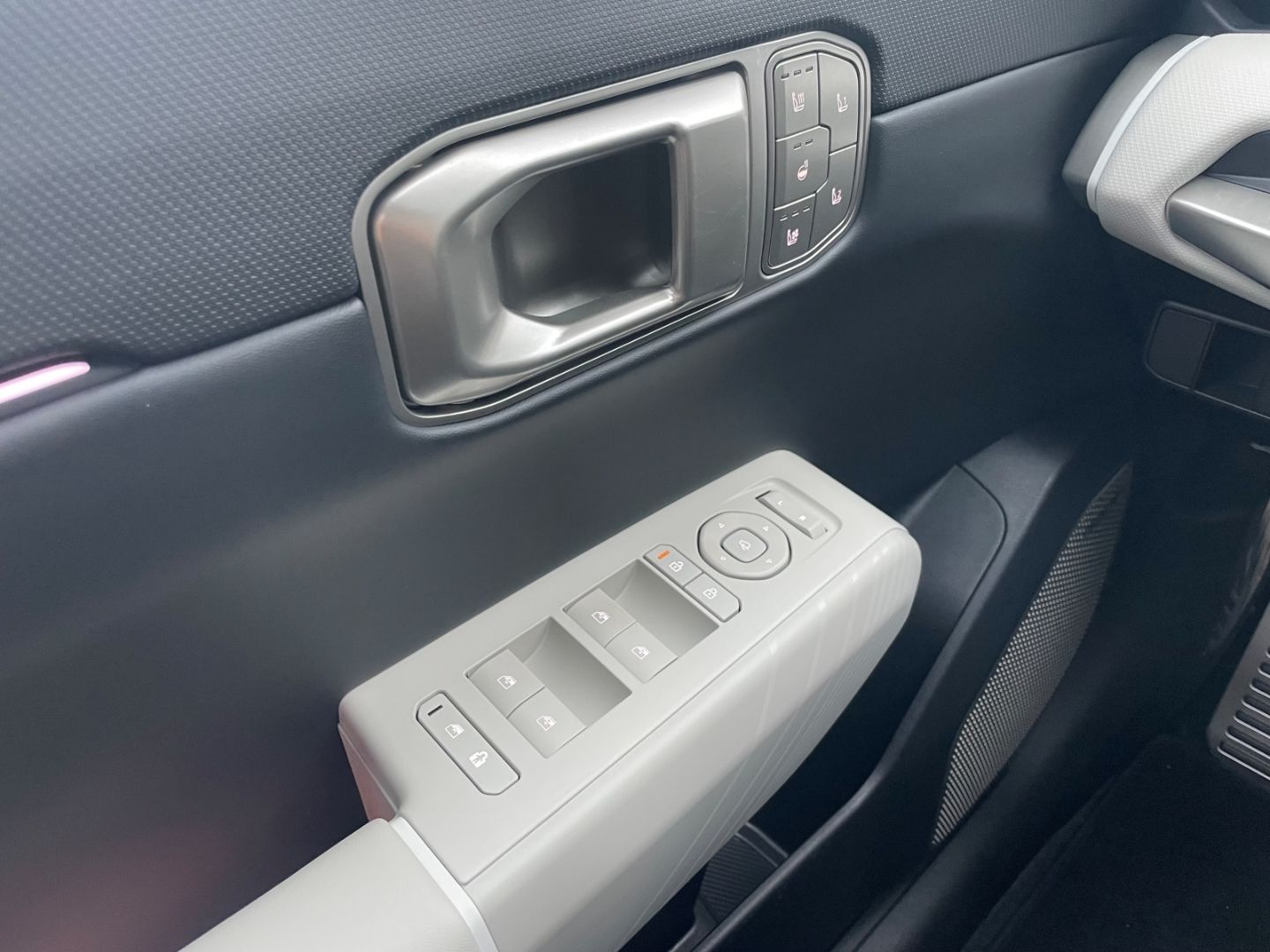 Fahrzeugabbildung Kia EV4 Fastback Kamera Schiebedach Sitzbelüftung