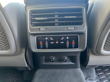 Fahrzeugabbildung Audi SQ7 4.0 quattro TDI Pano 7 Sitzer 22" uvm