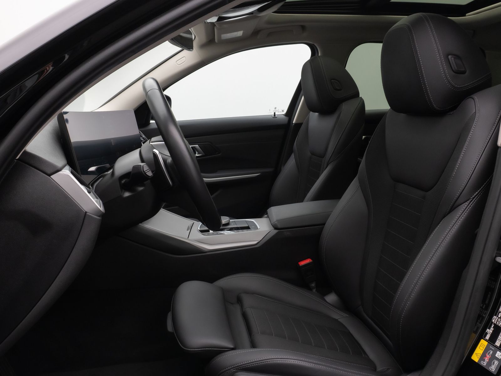 Fahrzeugabbildung BMW 330e Panorama Kamera HUD DAB HiFi Leder Sport