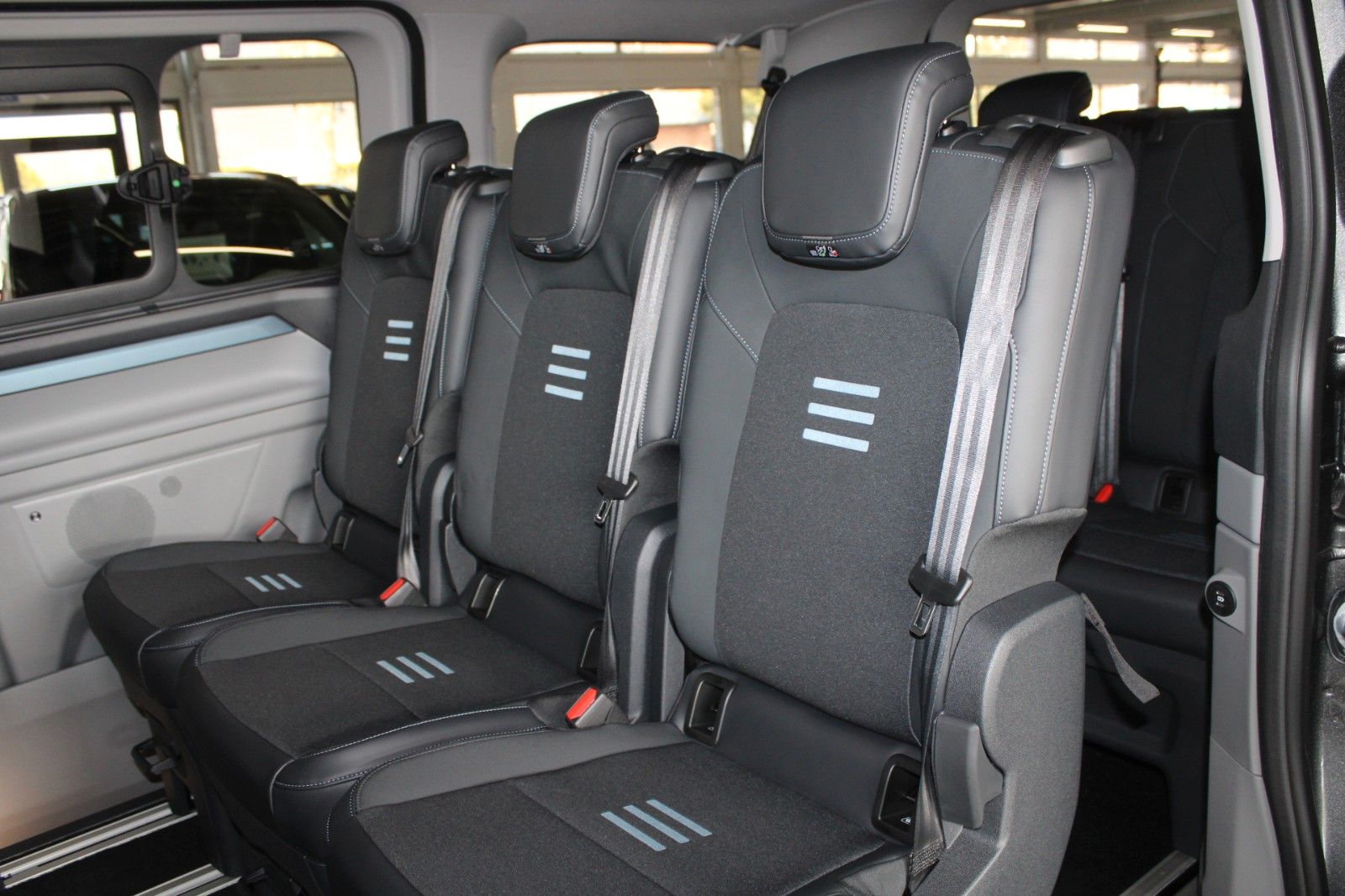 Fahrzeugabbildung Ford Tourneo Custom L1 Active AWD Automatik AHK STDHZ