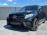Mercedes-Benz GLE 43 AMG*PANO*COMAND*360*DISTR*NIGHT*LED*AHK* - Mercedes-Benz GLE 43 AMG in Stuttgart