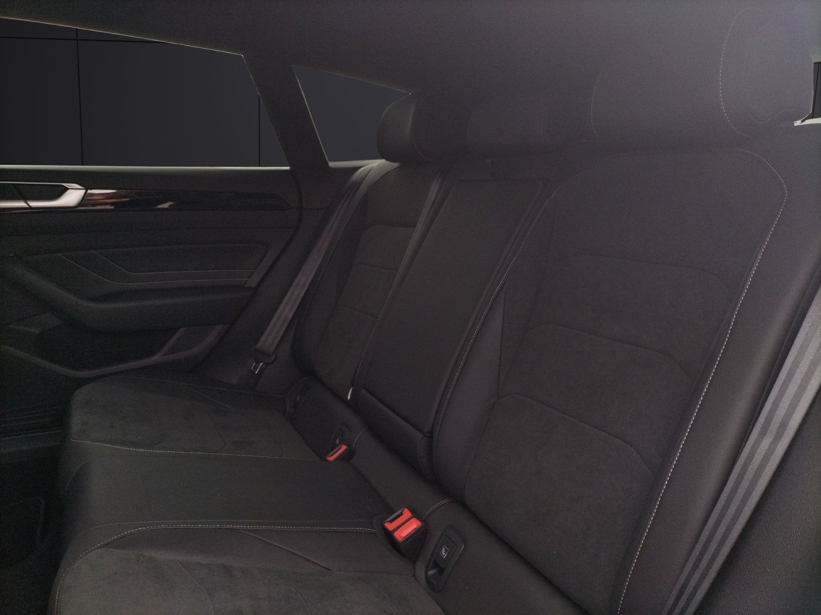 Fahrzeugabbildung Volkswagen Arteon SB TSI R-Line DSG Matrix AHK Navi AID ACC