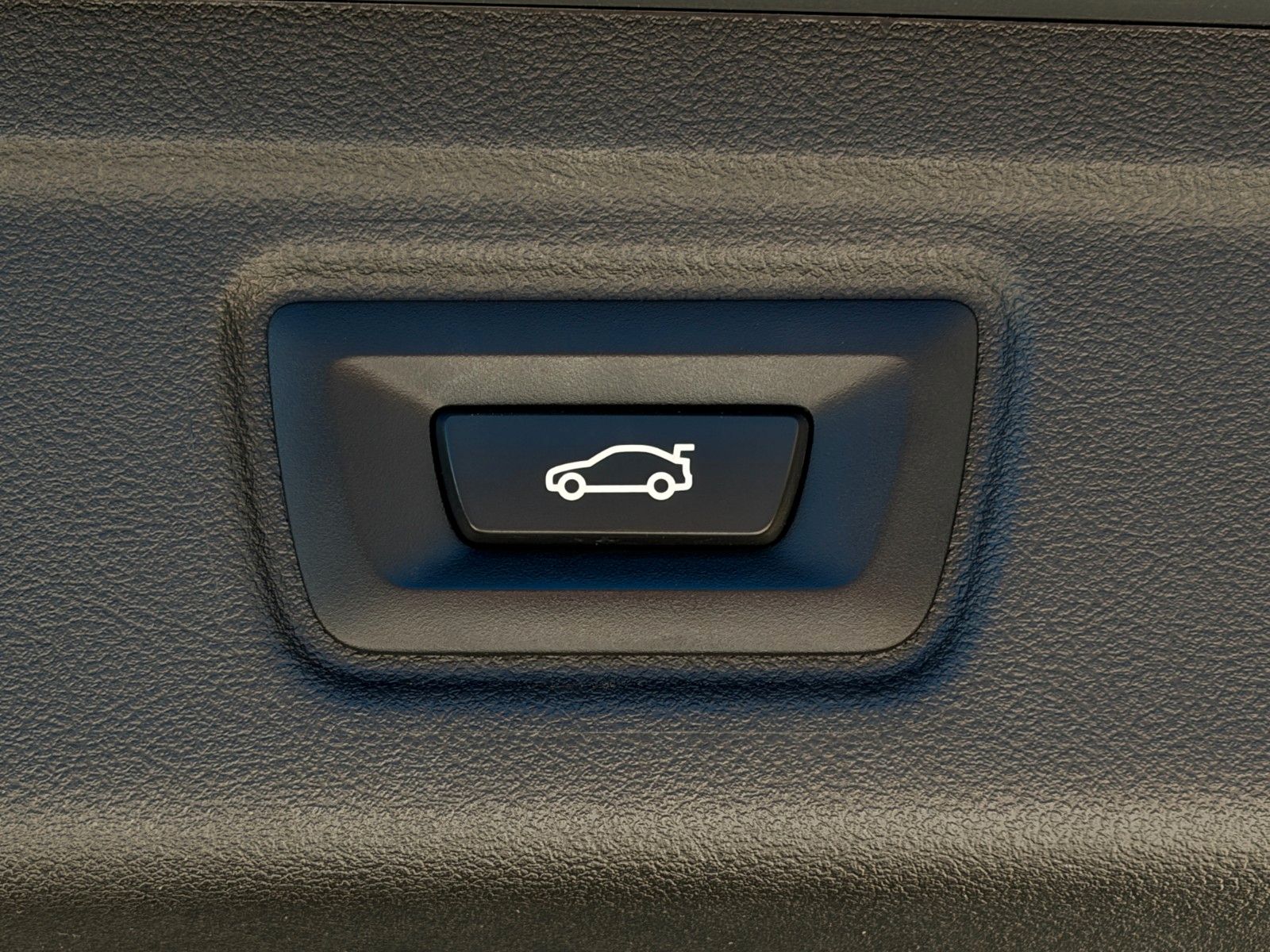 Fahrzeugabbildung BMW 320e Touring M Sport Aero Laser Akustik HUD H&K