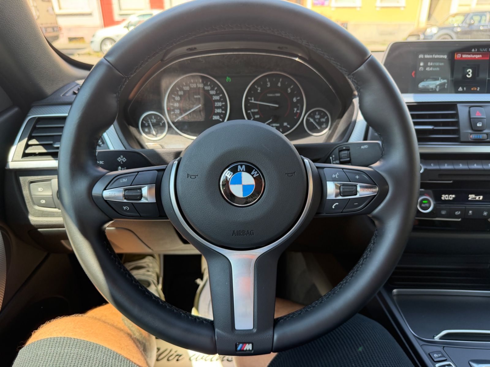 Fahrzeugabbildung BMW 420 i Cabrio M SPORT 1-HAND NAVI AUTOMATIK LED