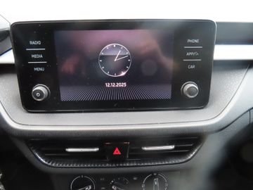 Fotografie 11 des Skoda Fabia Ambition 1.0 MPi Bluetooth SmartLink Touch